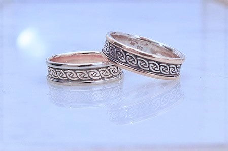 Na Mara in 14k gold with raised borders