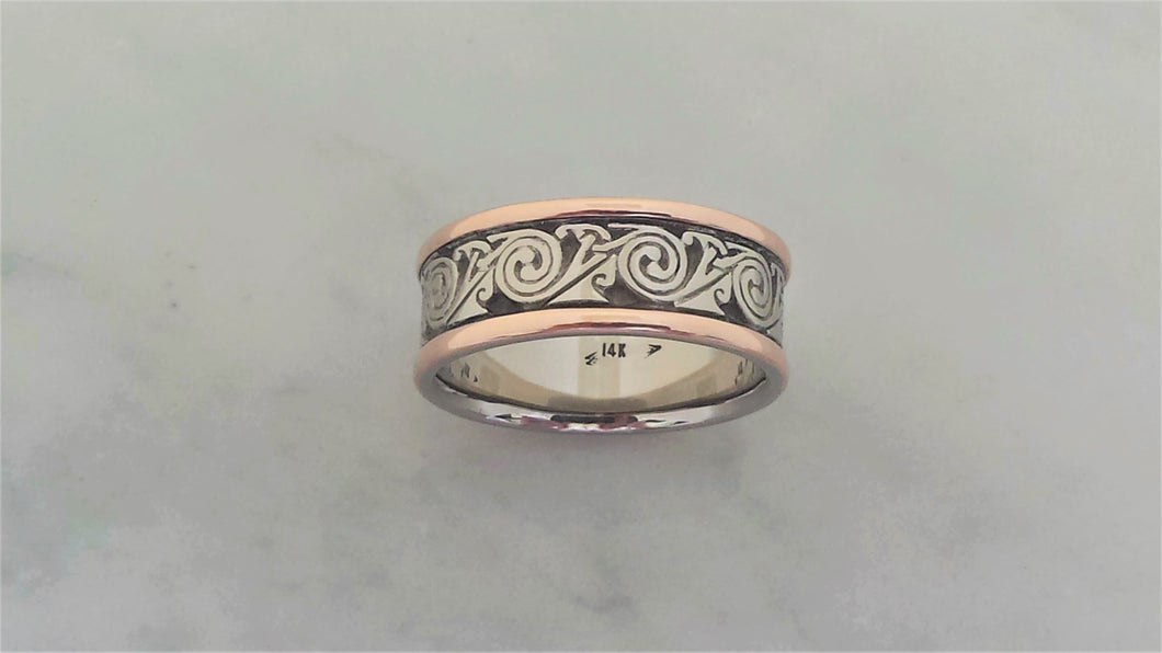 Wind in 14k gold with raised borders