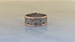 Wind in 14k gold with raised borders
