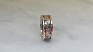 Wind in 14k gold with raised borders